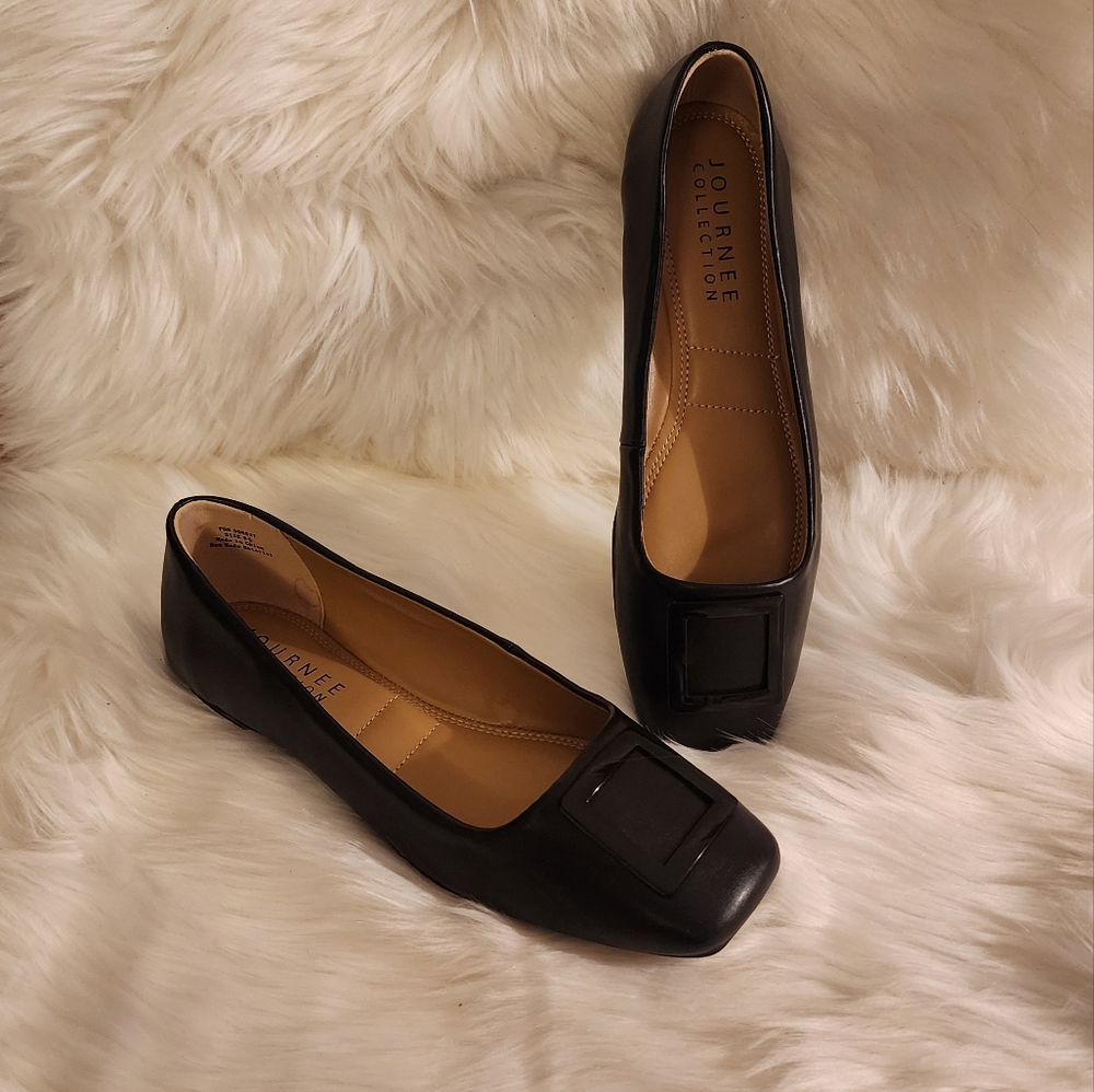 Journee Collection Womens Zimia Ballet Flats 9.5The Zimia flats from Journee co